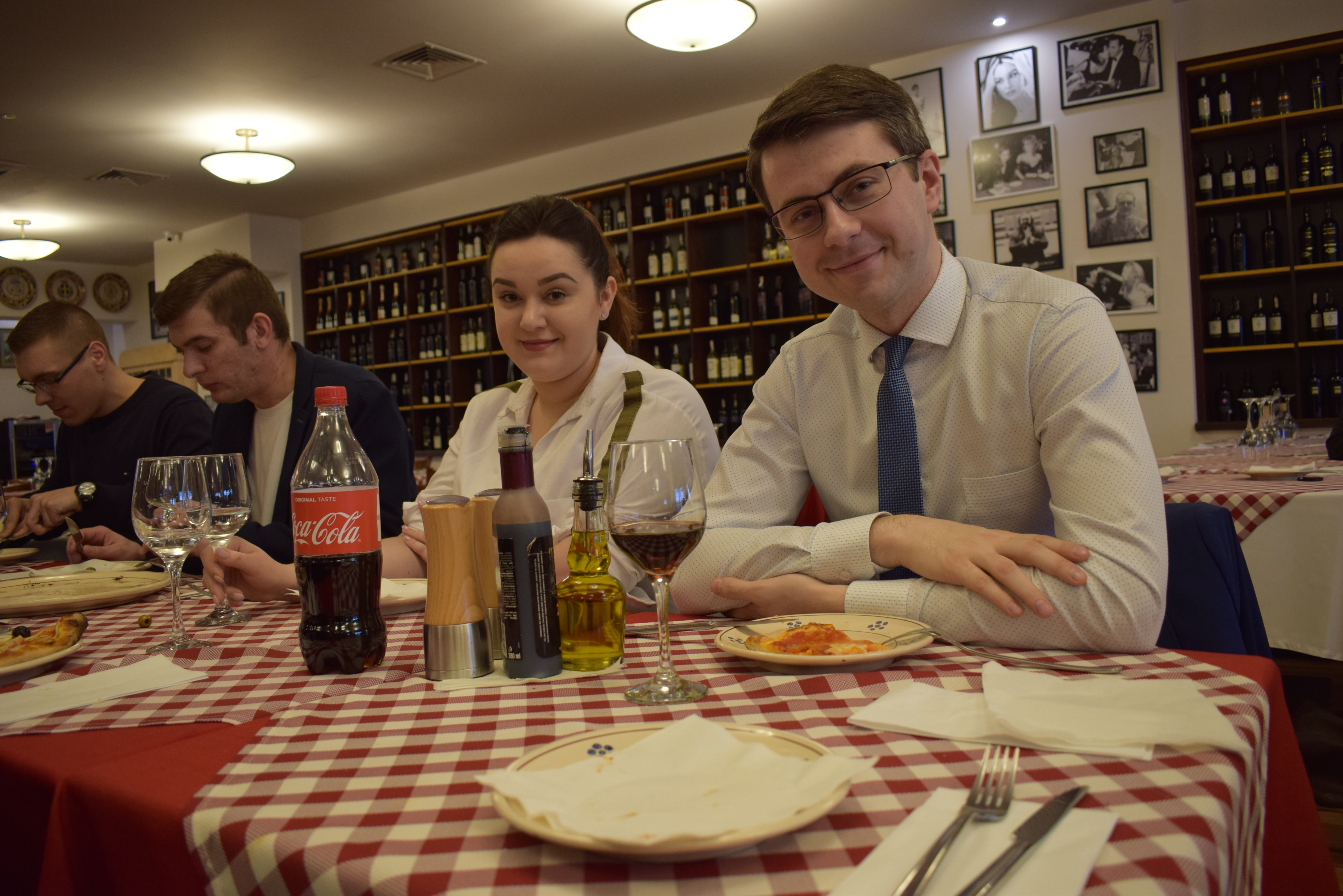 Pierwsze spotkanie z cyklu "Pizza z Posłem", w ramach którego Poseł Piotr Müller będzie spotykał się z młodymi mieszkańcami regionu, odbyło się w Słupsku