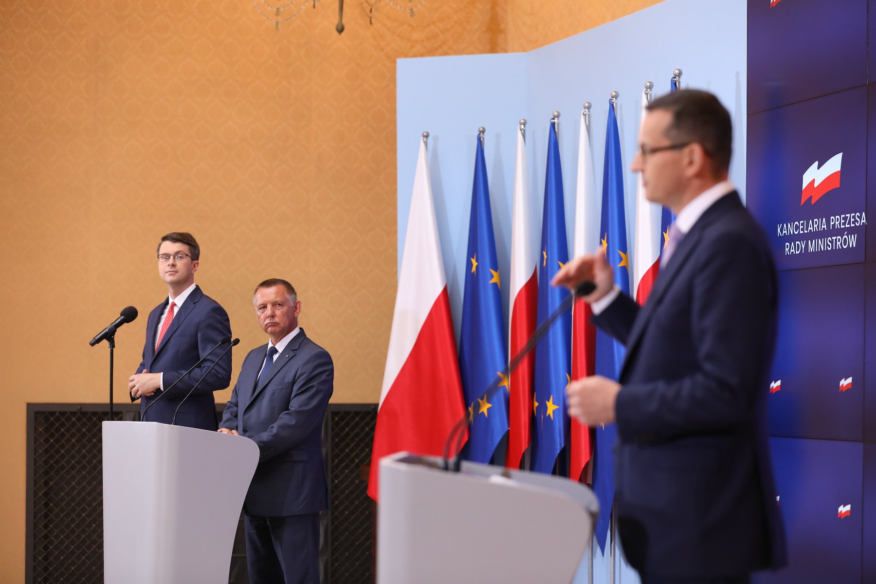 Rada Ministrów przyjęła projekt zrównoważonego budżetu na 2020 rok. Nie zaciągamy zobowiązań wobec kolejnych pokoleń Polaków. Dbamy o stabilność finansową Polski, a jednocześnie cały czas realizujemy ambitną politykę prorodzinną i szerokie programy społeczne.