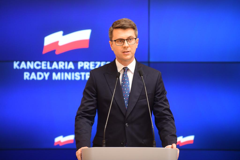 Dzisiaj Minister Piotr Müller uczestniczył w konferencji prasowej wspólnie z ministrem Szymonen Szynkowskim vel Sękiem. Podczas spotkania omówiono kwestie bieżące m in. podsumowano prezydencję Polski w ramach Grupy Wyszehradzkiej.