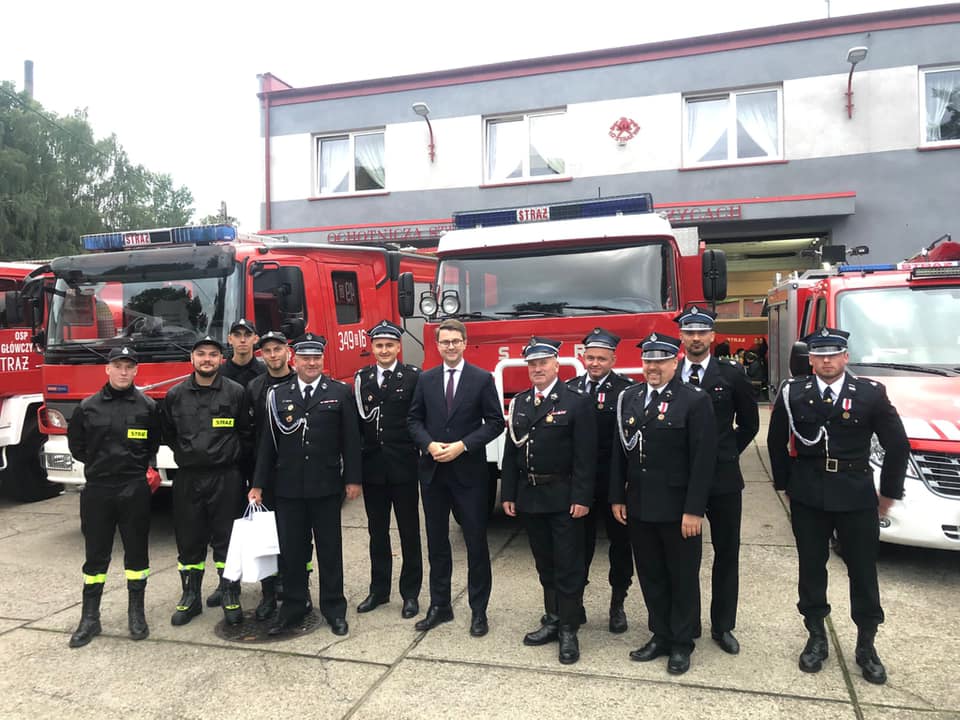 Poseł Piotr Müller wziął wczoraj udział w jubileuszu 75-lecia Ochotniczej Straży Pożarnej w Główczycach.
