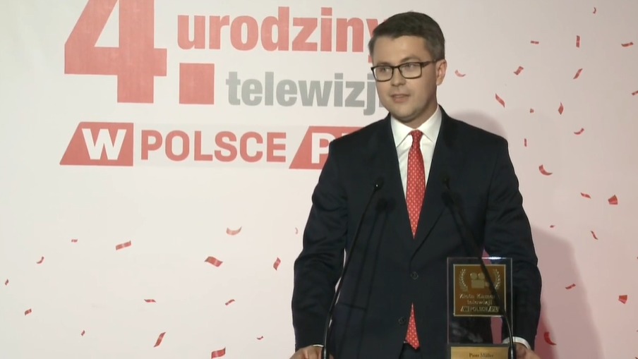 Rzecznik rządu Piotr Müller odebrał Złotą Kamerę na gali 4. urodzin telewizji wPolsce.pl.