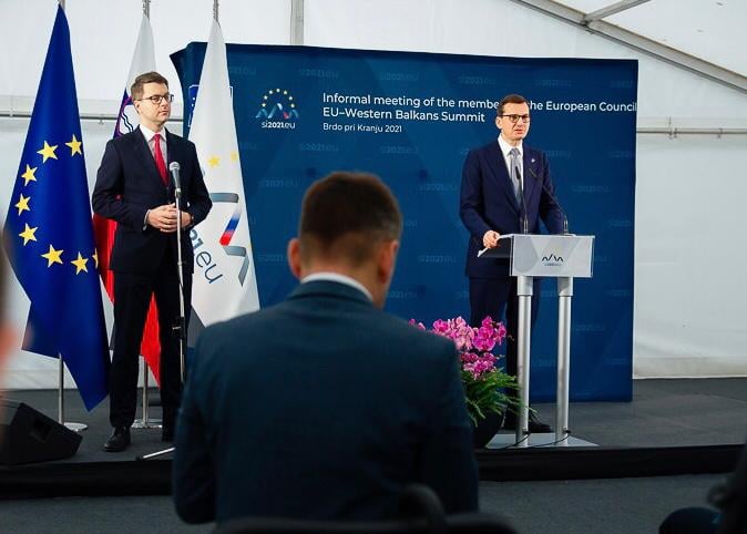 W trakcie unijnego szczytu premier Mateusz Morawiecki został zapewniony, że Polska ma pełne poparcie w zakresie obrony przed szturmem migracyjnym prowadzonym przez reżim Łukaszenki. Szef polskiego rządu podkreślił, że wschodnia granica UE, to także wschodnia granica Polski.