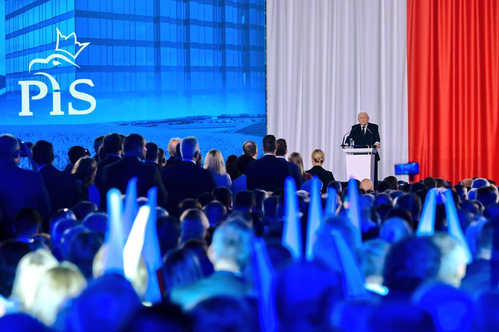 Dzisiejsza konwencja Prawa i Sprawiedliwości już za nami. Prezes Jarosław Kaczyński podczas spotkania zaznaczył, jak ważne wyzwania stoją przed nami. To przede wszystkim zapewnienie bezpieczeństwa kraju oraz gospodarki, szczególnie teraz, kiedy toczymy walkę ze skutkami inflacji wywołanej przez pandemię Covid-19, szantaż gazowy oraz rosyjską napaść na Ukrainę.