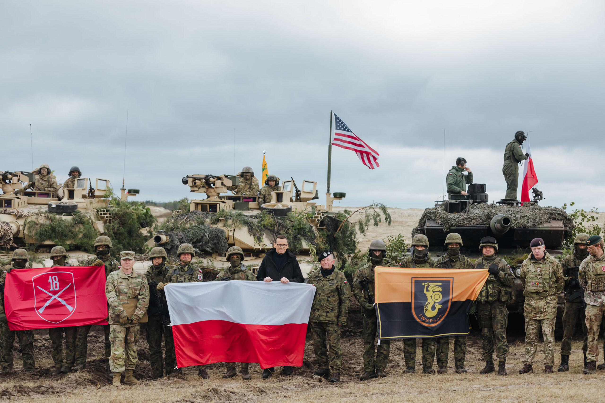 Premier Mateusz Morawiecki spotkał się z polskimi, amerykańskimi i brytyjskimi żołnierzami, którzy biorą udział w ćwiczeniach Niedźwiedź22.