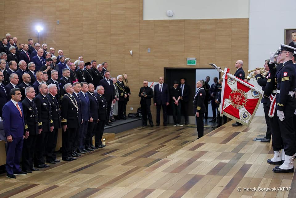 Dzisiaj (tj. 21 października 2022 r.)  w Akademii Marynarki Wojennej w Gdyni odbyły się uroczystości 100-lecia Akademii Marynarki Wojennej w Gdyni oraz jednocześnie wyższego wojskowego szkolnictwa morskiego w Polsce.