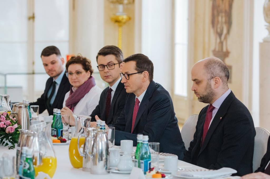 Rzecznik rządu Piotr Müller towarzyszył premierowi Mateuszowi Morawieckiemu w spotkaniu z prezydent Węgier Katalin Novák.