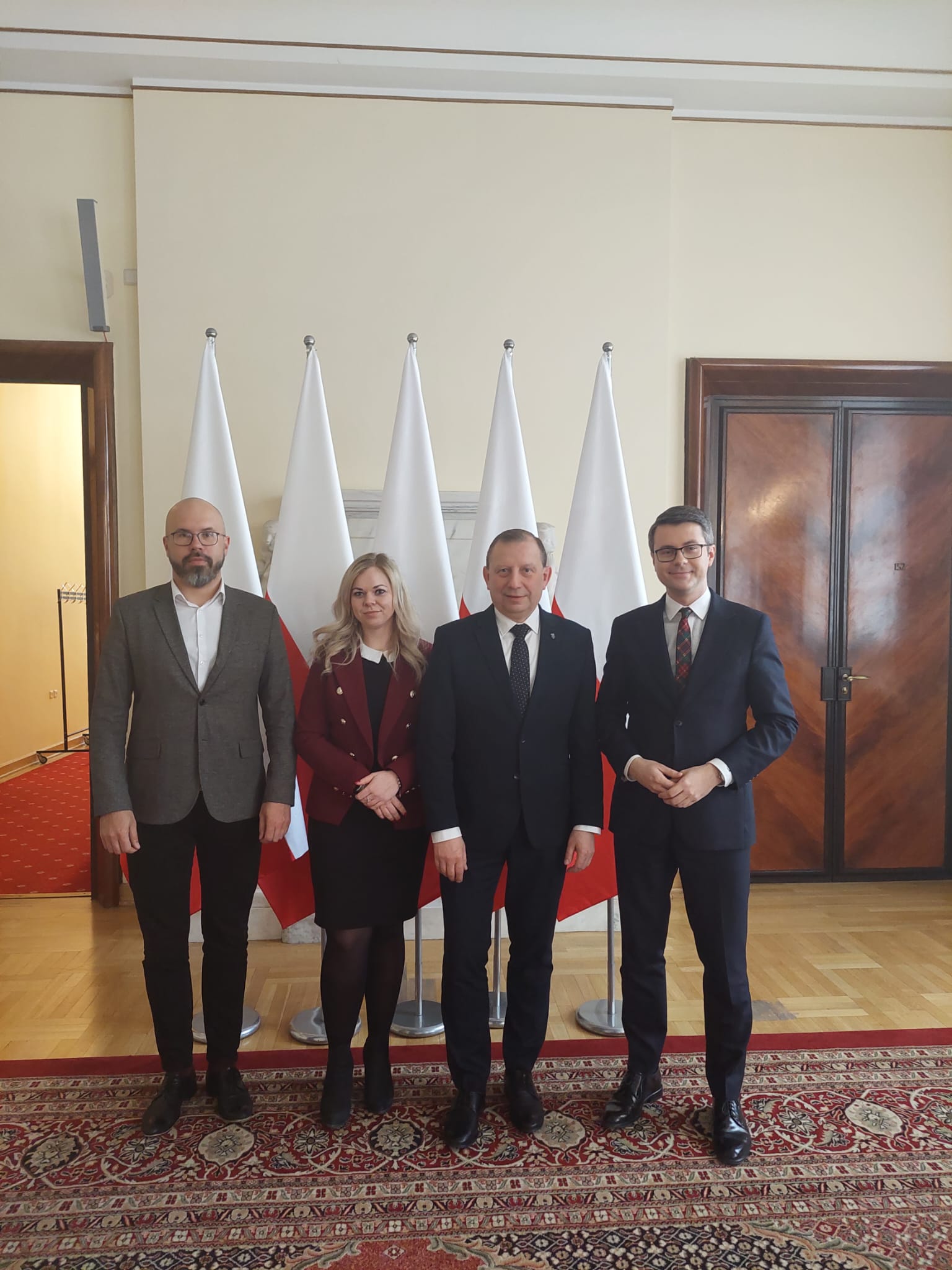 Burmistrz Jacek Maniszewski i wiceburmistrz Bartosz Gwoźdź Sproketowski Ustki odwiedzili posła Piotra Müllera we wtorek w Warszawie.