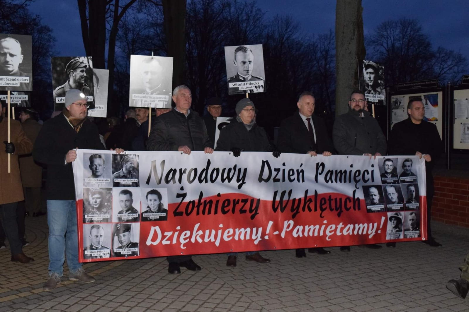 Marsz Pamięci „Żołnierzy Wyklętych” to piękna inicjatywa organizowana przez Stowarzyszenie „Brygada Inki” na czele z Mariuszem Biroszem. Podziękowania dla organizatorów za pielęgnowanie pamięci.