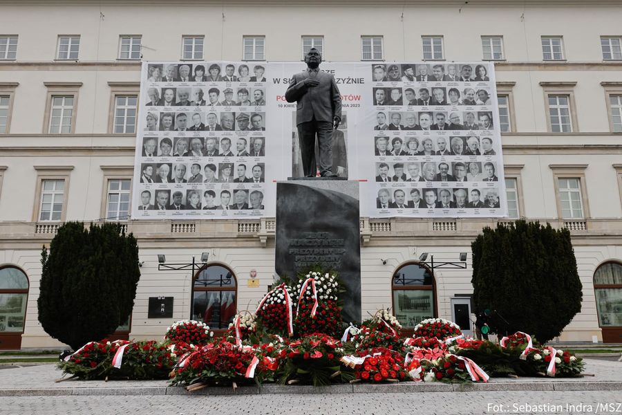Cała Polska wspomina dziś tragedię pod Smoleńskiem