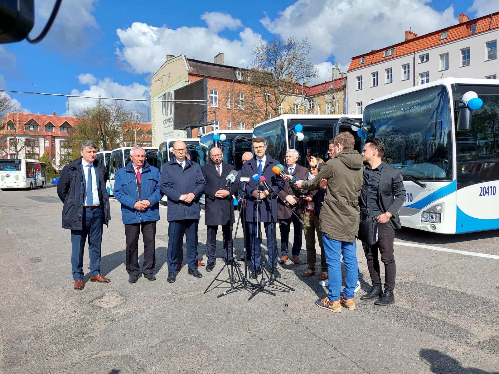 Cztery nowe autobusy z trzeciej edycji Rządowego Programu Inwestycji Strategicznych dla mieszkańców powiatu słupskiego!