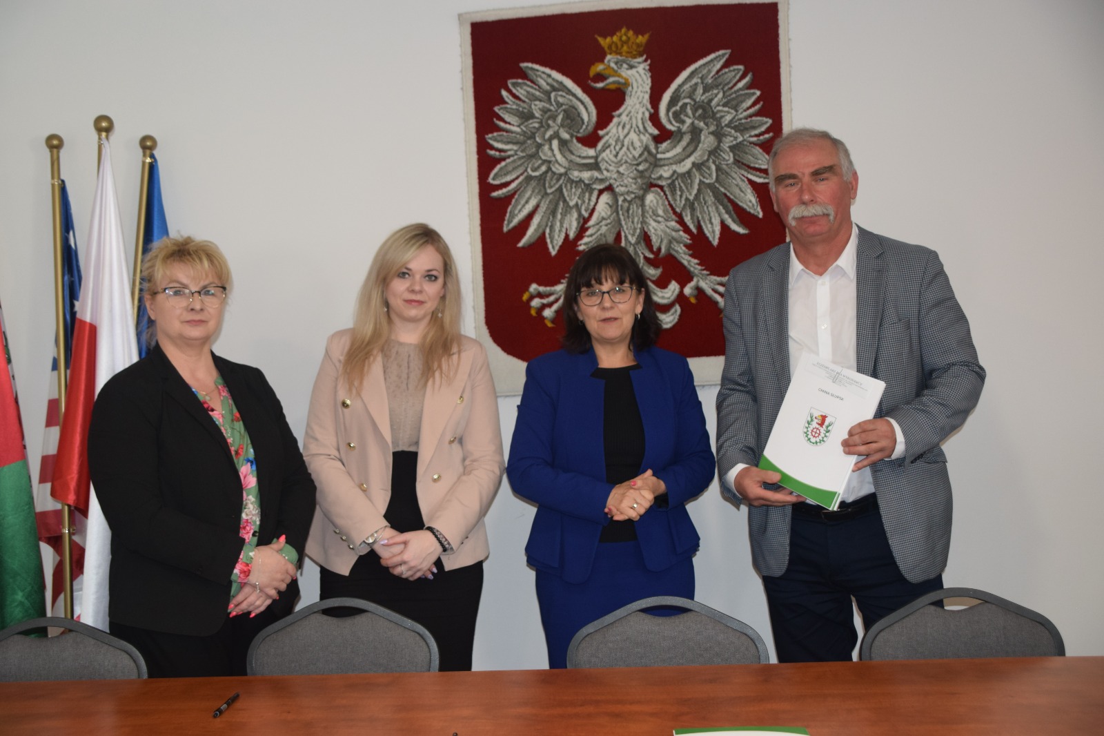 Zaledwie dwa dni temu podpisaliśmy 4 umowy z Rządowego Programu na rzecz zwiększania szans rozwojowych Ziemi Słupskiej na lata 2019-2026. Dziś kolejna świetna wiadomość – tym razem dla mieszkańców Gminy Słupsk.
