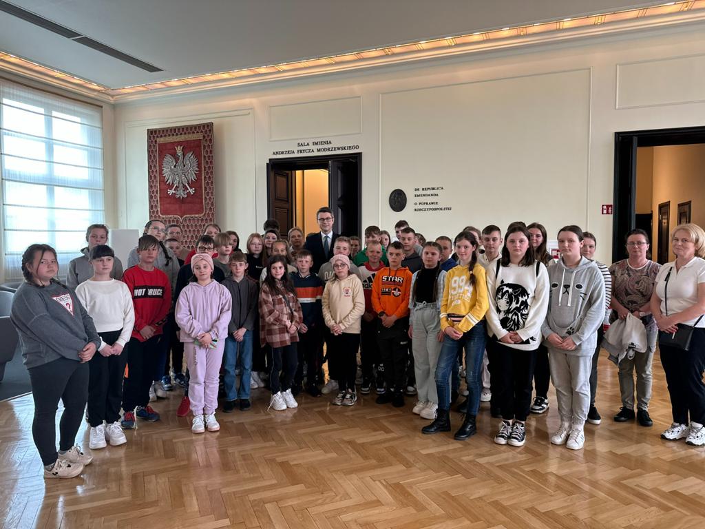 Uczniowie Zespołu Szkół z Gogolewa odwiedzili posła Piotra Müllera w Kancelarii Premiera w Warszawie.