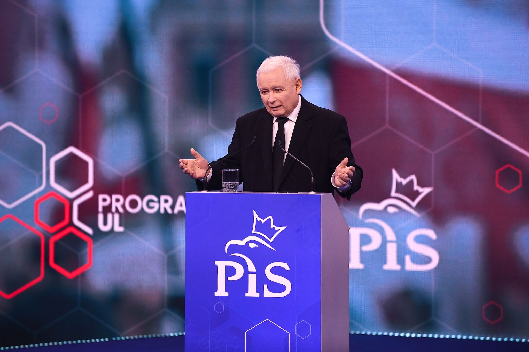 Partia Prawa i Sprawiedliwości jest konsekwentna i swoimi działaniami wspiera szerokie grupy społeczne. Dziś prezes partii Jarosław Kaczyński przedstawił #NoweKonkretyPiS .