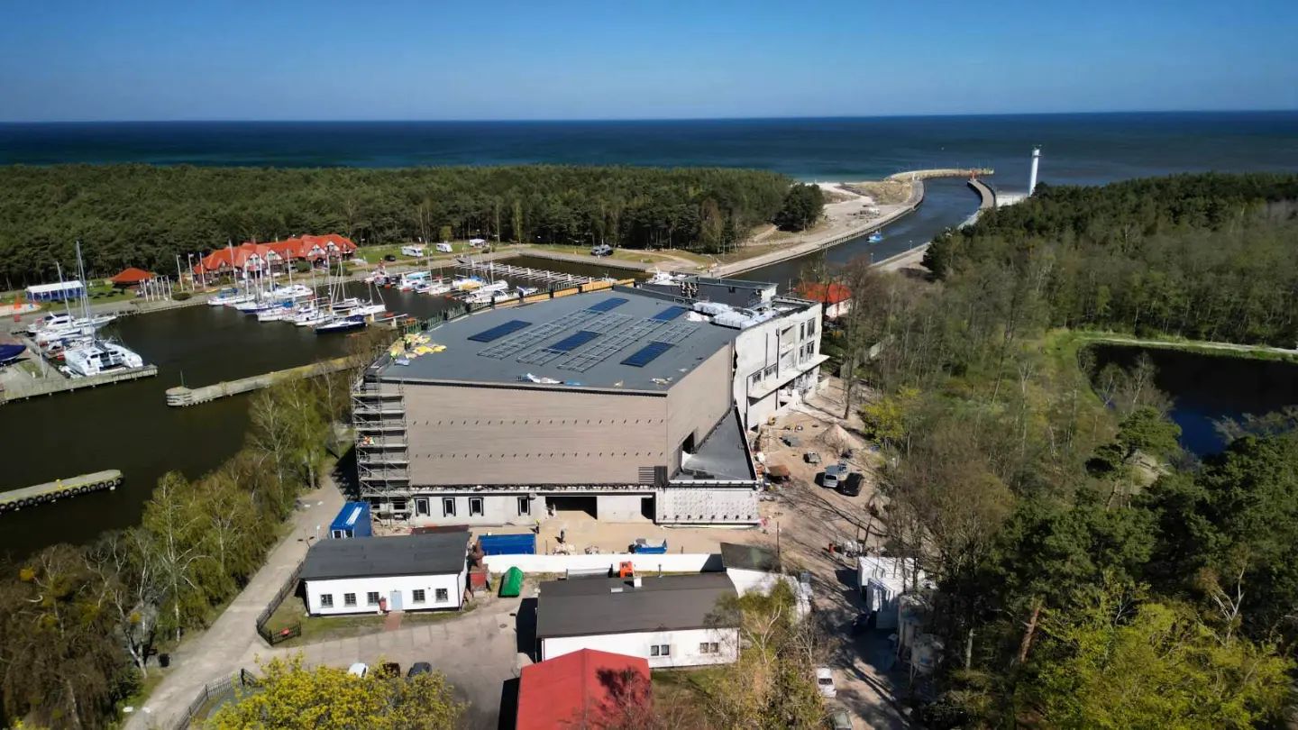 2. etap budowy Muzeum Archeologii Podwodnej i Rybołówstwa Bałtyckiego w Łebie idzie pełną parą! Proszę tylko spojrzeć na poniższy filmik.