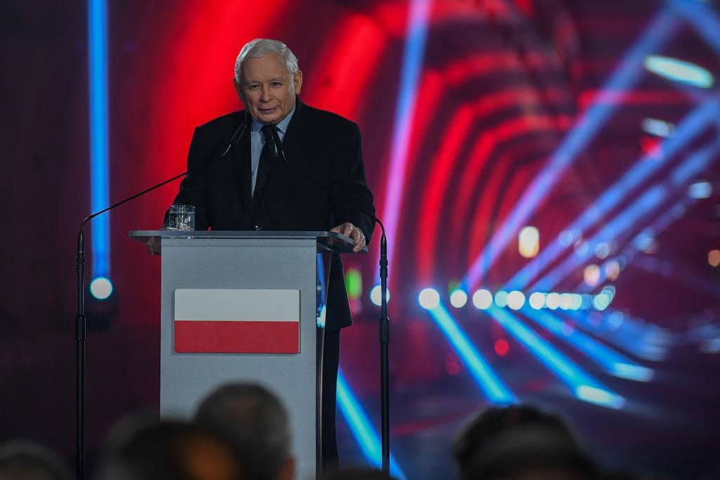Premier Jarosław Kaczyński - prezes Prawa i Sprawiedliwości otworzył dziś tunel drogowy pod Świną, który połączy wyspy Uznam i Wolin.