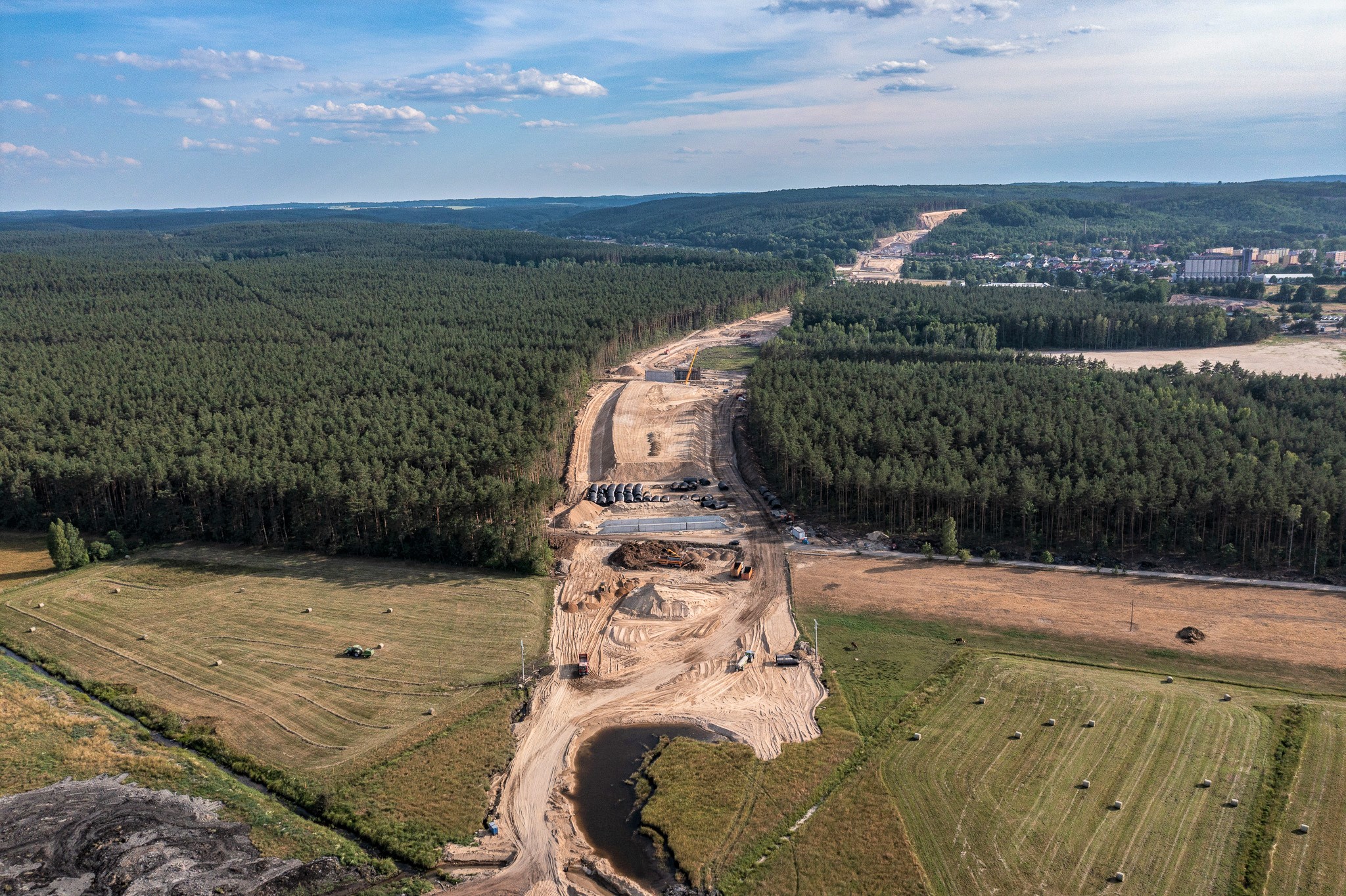Budowana obecnie droga S6 na odcinku Słupsk – Bożepole będzie wyposażona w przejścia dla zwierząt i przepusty ekologiczne z ogrodzeniem ochronno–naprowadzającym.
