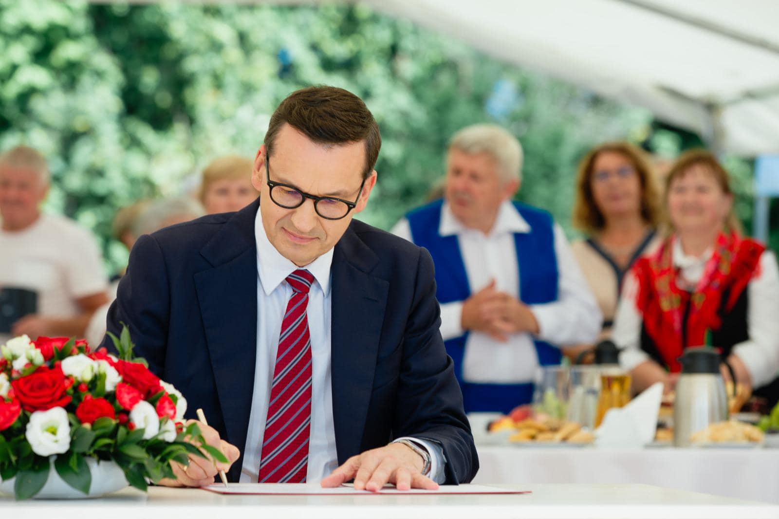 Rząd podniósł 14. emeryturę do 2202,50 zł netto. Premier Mateusz Morawiecki podpisał rozporządzenie.
