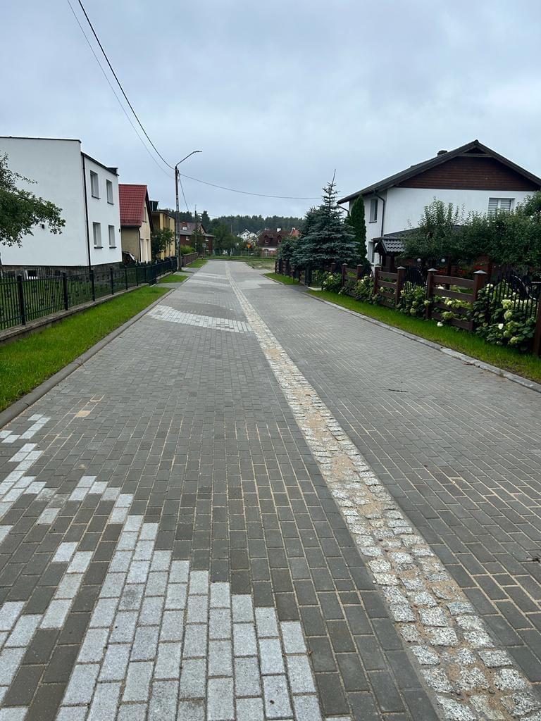 Mieszkańcy gminy Studzienice mogą się już cieszyć z nowego odcinka drogi Osiedla Leśnego, ul. Topolowej, Wąskiej oraz Klonowej.