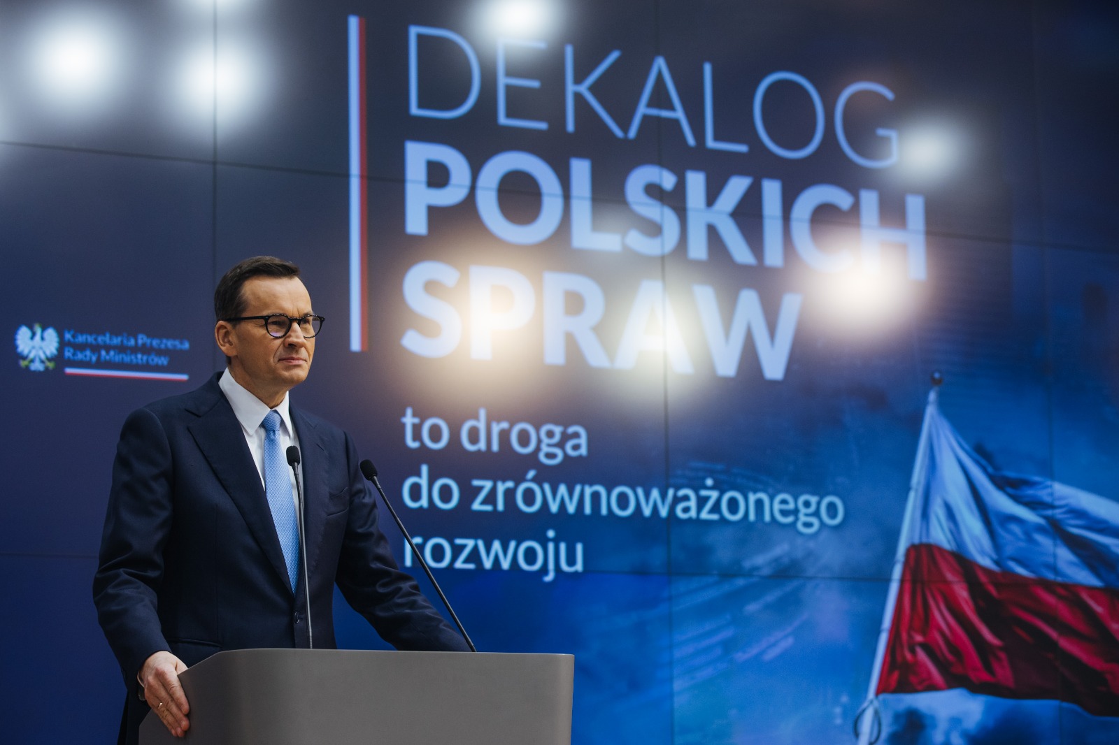 Dziś odbyła się konferencja premiera Mateusza Morawieckiego dotycząca Dekalogu Polskich Spraw. Premier wskazywał, że celem Zjednoczonej Prawicy jest postawienie na zrównoważony program rozwoju Polski i budowę zrównoważonego rządu.