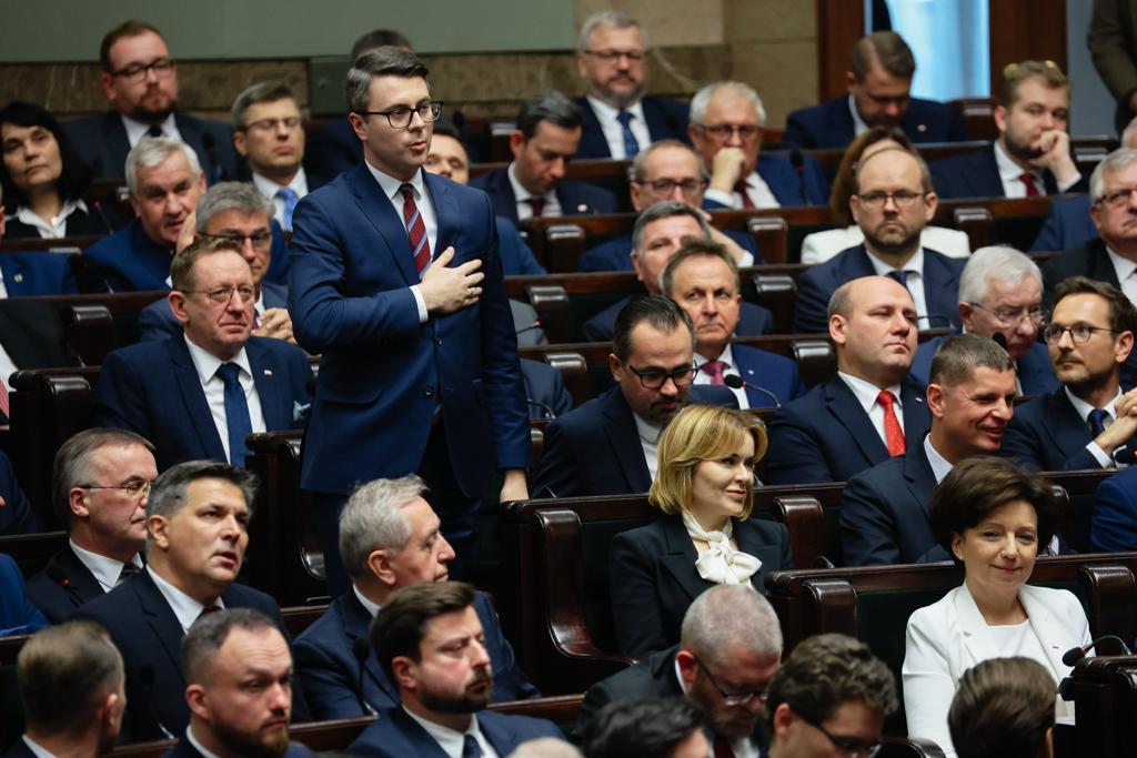 Dziś, 13 listopada, odbyło się pierwsze posiedzenie Sejmu RP X kadencji, podczas którego posłowie składali ślubowanie.