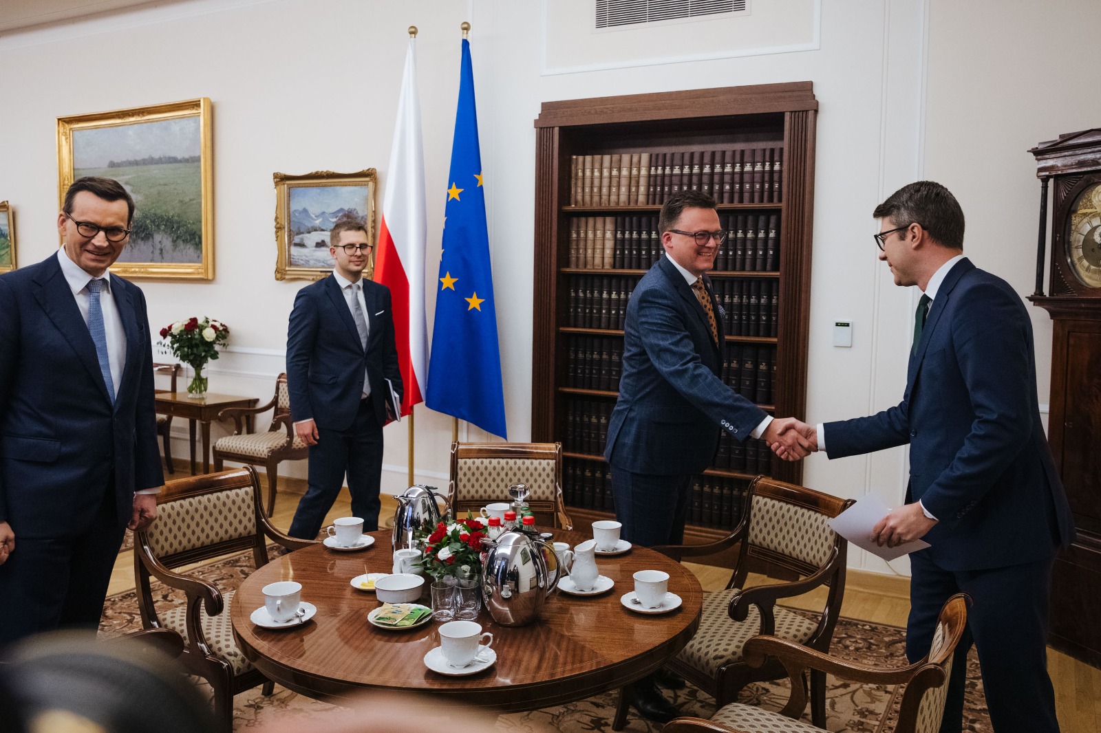 Zakończyło się spotkanie z premiera Mateusza Morawieckiego z marszałkiem Sejmu Szymonem Hołownią