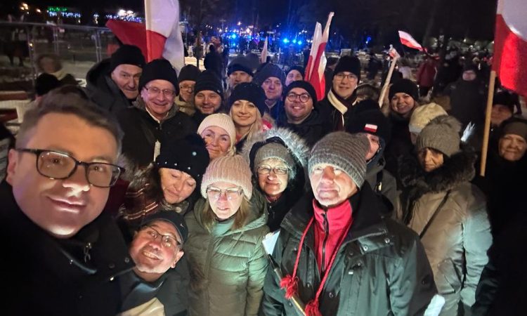 11 stycznia o godz. 16:00 pod Sejmem odbył się Protest Wolnych Polaków.